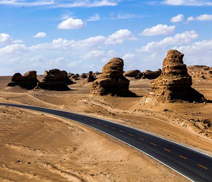 可可西里自然保護區(qū)+昆侖山口+烏素特水上雅丹地質(zhì)公園+青海湖+茶卡鹽湖7日6晚私家團